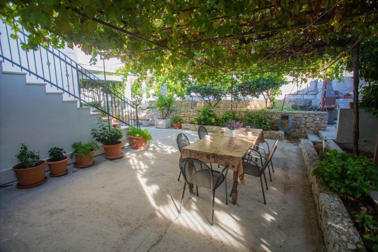 Apartments With A Parking Space Sutivan, Brac - 752 Bagian luar foto