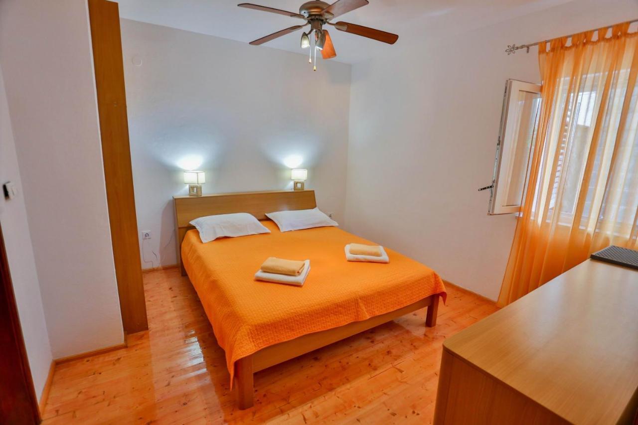 Apartments With A Parking Space Sutivan, Brac - 752 Bagian luar foto