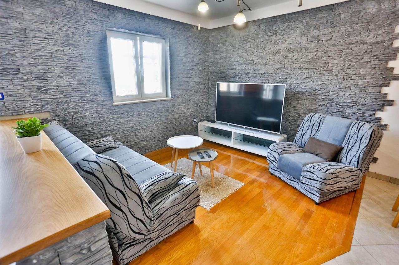Apartments With A Parking Space Sutivan, Brac - 752 Bagian luar foto
